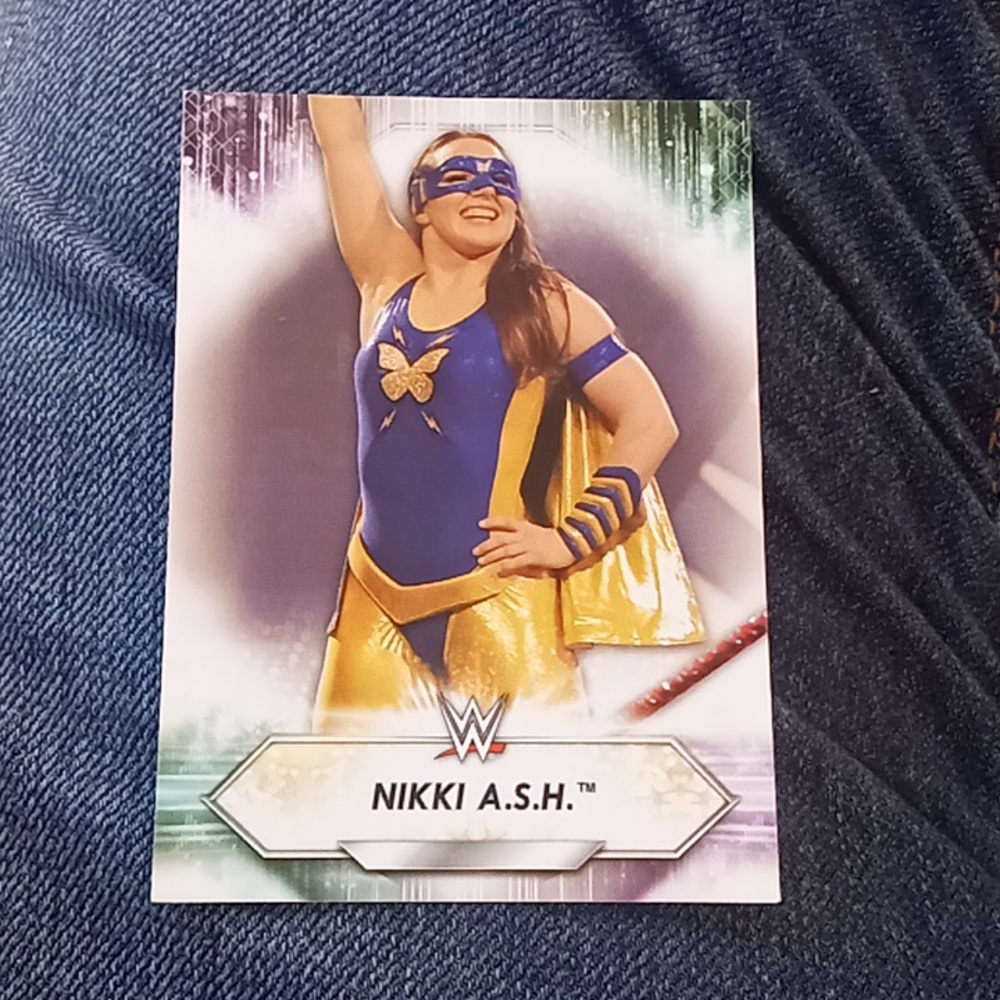 21' Topps WWE Nikki A.S.H